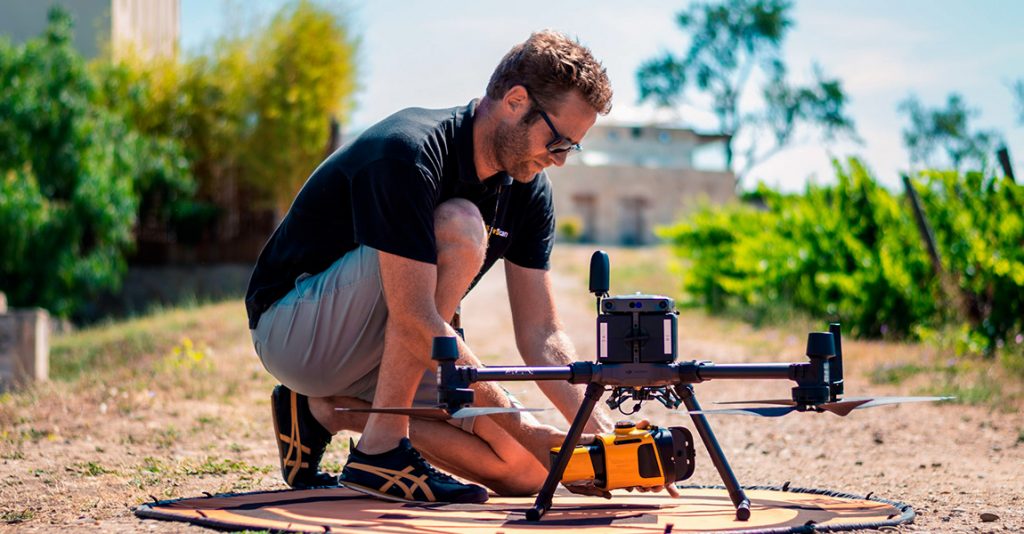 Mounting a LiDAR system on a drone (YellowScan Mapper+)